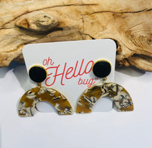 Load image into Gallery viewer, The Acrylique Earrings