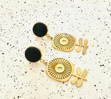 Load image into Gallery viewer, Scandi-Flower Earrings