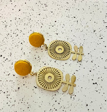 Load image into Gallery viewer, Scandi-Flower Earrings